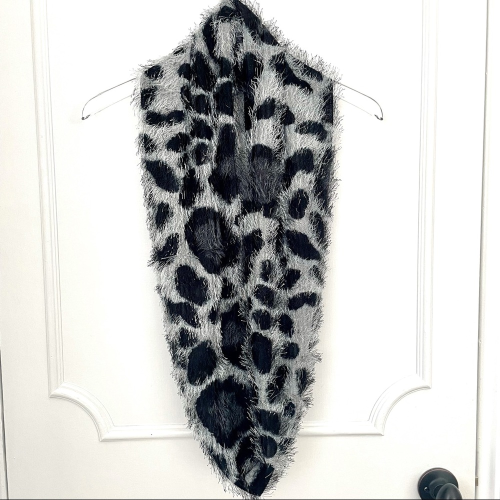 ✨HPx3✨ Infinity Scarf - Black + Gray Animal Print